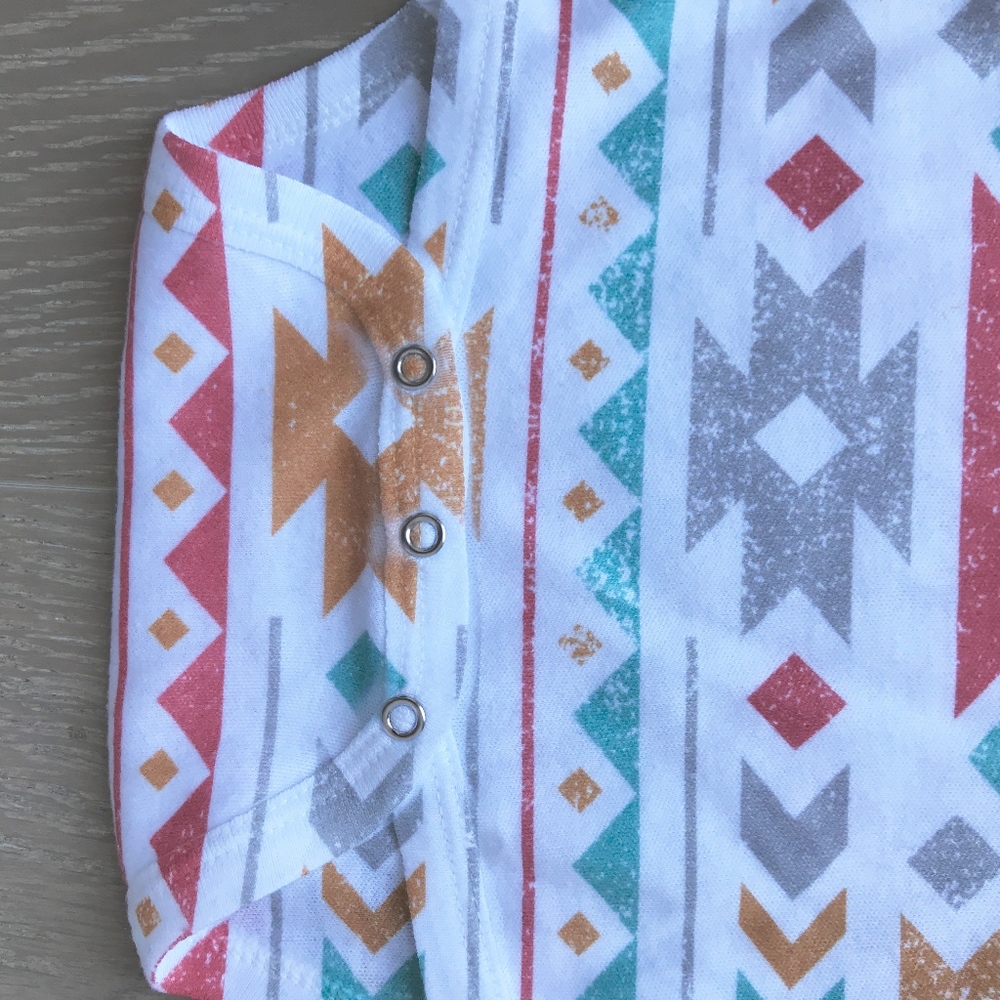 NEW Laughing Giraffe Printed Bodysuit - Picture 5 of 8